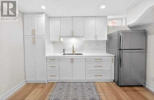 38 Templeton Court, Brampton, ON - Indoor Photo Showing Kitchen