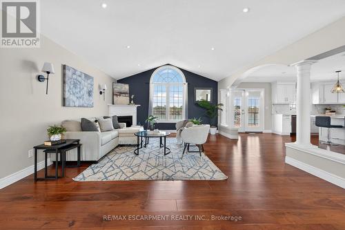 1140 River Road, Haldimand, ON - Indoor Photo Showing Living Room