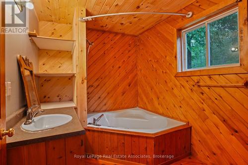 5301 620 Highway, Wollaston, ON - Indoor Photo Showing Bathroom