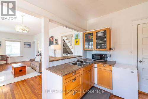 5012 Morrison Street, Niagara Falls, ON - Indoor Photo Showing Kitchen With Double Sink