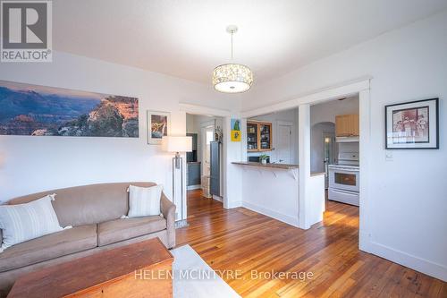 5012 Morrison Street, Niagara Falls, ON - Indoor Photo Showing Living Room