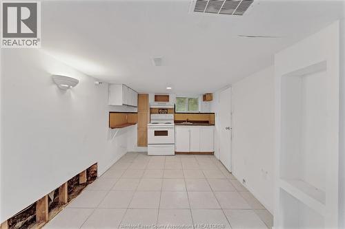 418 Caron Avenue, Windsor, ON - Indoor