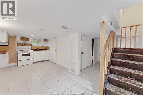 418 Caron Avenue, Windsor, ON - Indoor Photo Showing Kitchen