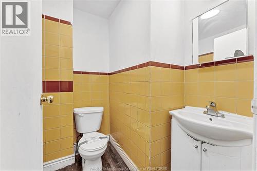 418 Caron Avenue, Windsor, ON - Indoor Photo Showing Bathroom