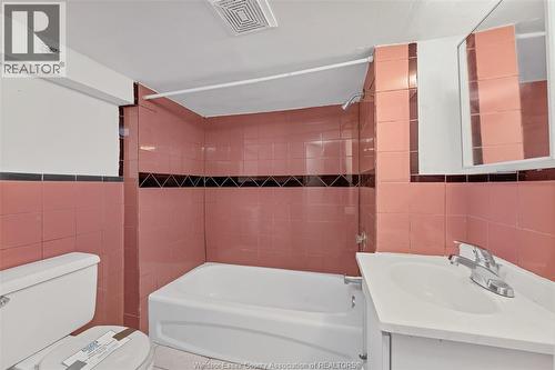 418 Caron Avenue, Windsor, ON - Indoor Photo Showing Bathroom
