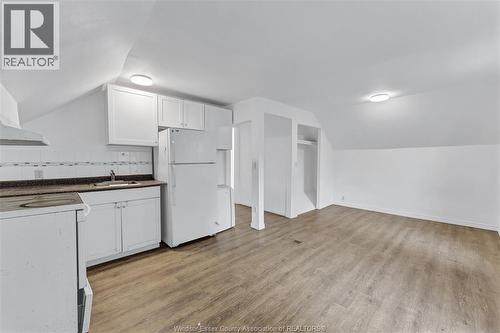 418 Caron Avenue, Windsor, ON - Indoor Photo Showing Kitchen