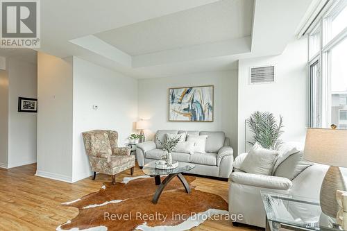 515 - 80 Port Street E, Mississauga (Port Credit), ON - Indoor Photo Showing Living Room