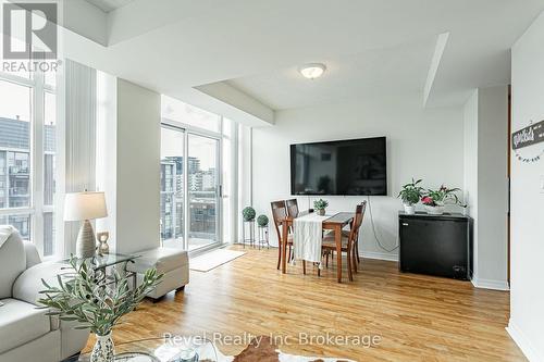 515 - 80 Port Street E, Mississauga (Port Credit), ON - Indoor Photo Showing Living Room