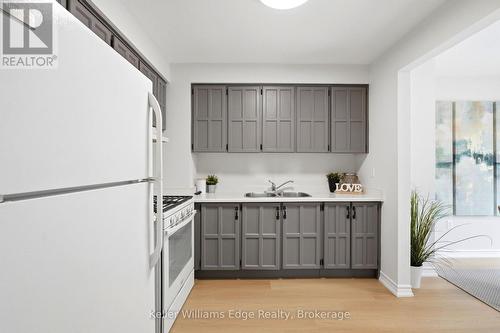 23 - 333 Meadows Boulevard, Mississauga (Rathwood), ON - Indoor Photo Showing Kitchen With Double Sink