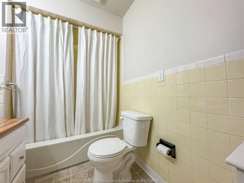 482 John M St, Windsor, ON - Indoor Photo Showing Bathroom
