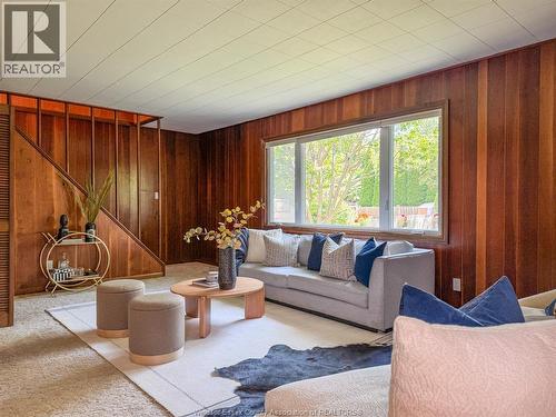 482 John M St, Windsor, ON - Indoor Photo Showing Living Room
