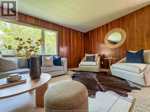 482 John M St, Windsor, ON - Indoor Photo Showing Living Room