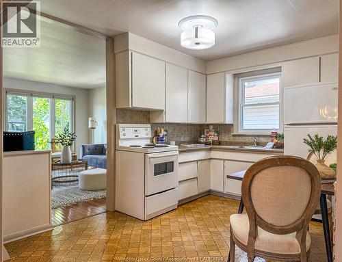 482 John M St, Windsor, ON - Indoor Photo Showing Kitchen