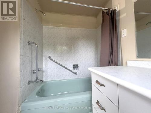 926 Main Street N, Callander, ON - Indoor Photo Showing Bathroom