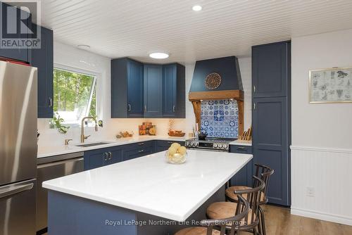 106 Lakeview Court, Bonfield, ON - Indoor Photo Showing Kitchen