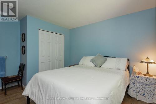 106 Lakeview Court, Bonfield, ON - Indoor Photo Showing Bedroom