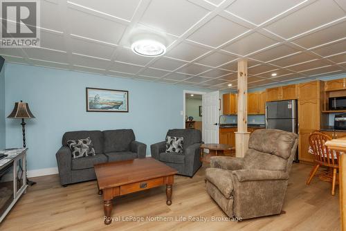 106 Lakeview Court, Bonfield, ON - Indoor Photo Showing Living Room