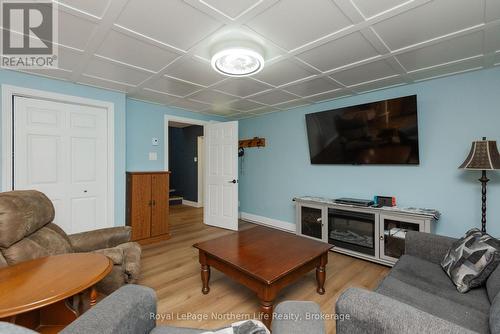 106 Lakeview Court, Bonfield, ON - Indoor Photo Showing Living Room