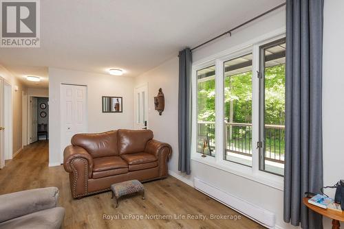 106 Lakeview Court, Bonfield, ON - Indoor Photo Showing Living Room