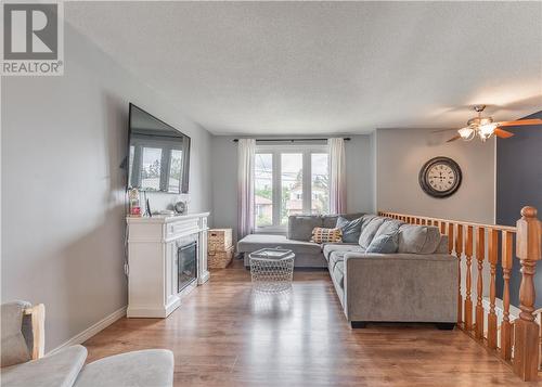 3878 Macmillan Drive, Val Caron, ON - Indoor Photo Showing Living Room