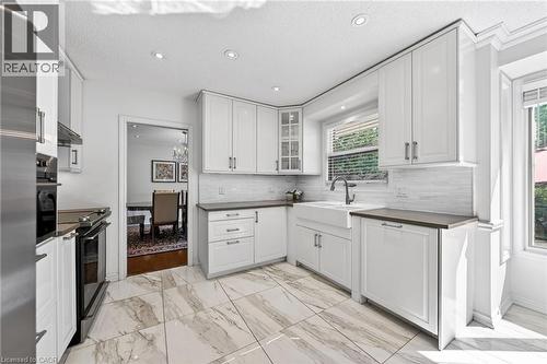 5 Mays Crescent, Waterdown, ON - Indoor Photo Showing Kitchen With Upgraded Kitchen