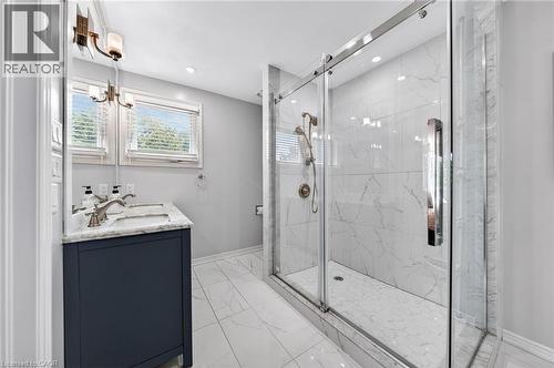 5 Mays Crescent, Waterdown, ON - Indoor Photo Showing Bathroom