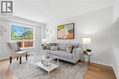 333 Meadows Boulevard Unit# 23, Mississauga, ON - Indoor Photo Showing Living Room