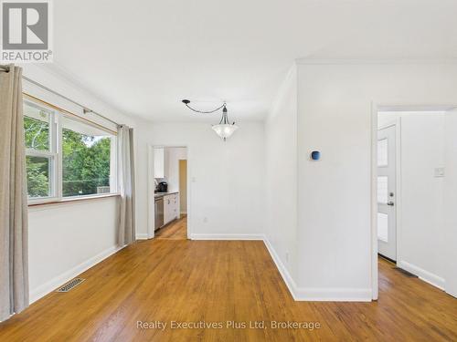 29 Queen Street, Sundridge, ON - Indoor Photo Showing Other Room