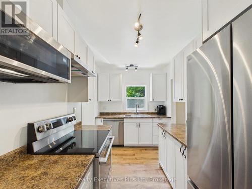 29 Queen Street, Sundridge, ON - Indoor Photo Showing Kitchen With Upgraded Kitchen