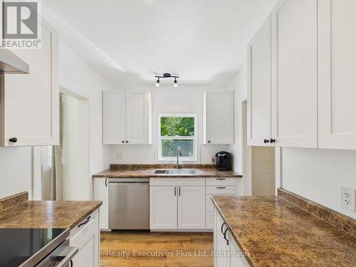 29 Queen Street, Sundridge, ON - Indoor Photo Showing Kitchen