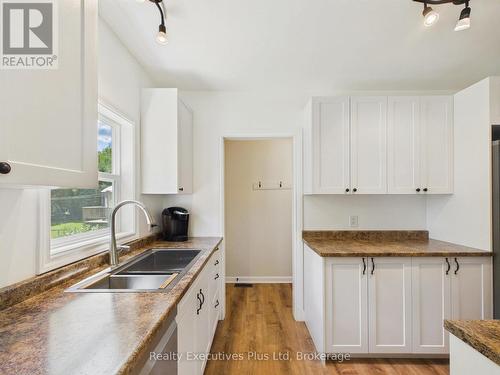 29 Queen Street, Sundridge, ON - Indoor Photo Showing Kitchen With Double Sink