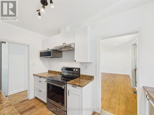29 Queen Street, Sundridge, ON - Indoor Photo Showing Kitchen