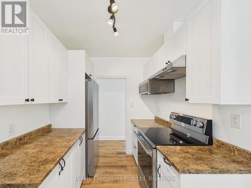 29 Queen Street, Sundridge, ON - Indoor Photo Showing Kitchen