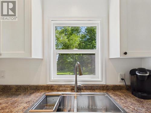 29 Queen Street, Sundridge, ON - Indoor Photo Showing Kitchen With Double Sink