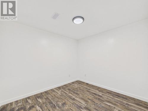 29 Queen Street, Sundridge, ON - Indoor Photo Showing Other Room