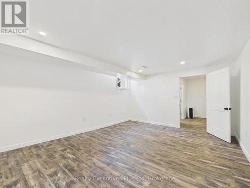 29 Queen Street, Sundridge, ON - Indoor Photo Showing Other Room