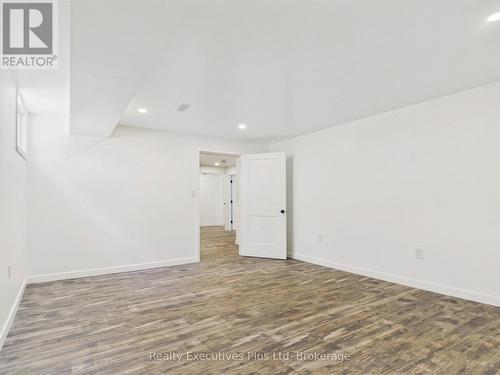 29 Queen Street, Sundridge, ON - Indoor Photo Showing Other Room