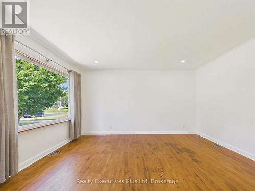 29 Queen Street, Sundridge, ON - Indoor Photo Showing Other Room