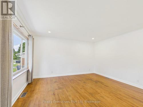 29 Queen Street, Sundridge, ON - Indoor Photo Showing Other Room