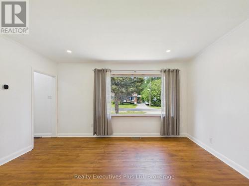 29 Queen Street, Sundridge, ON - Indoor Photo Showing Other Room