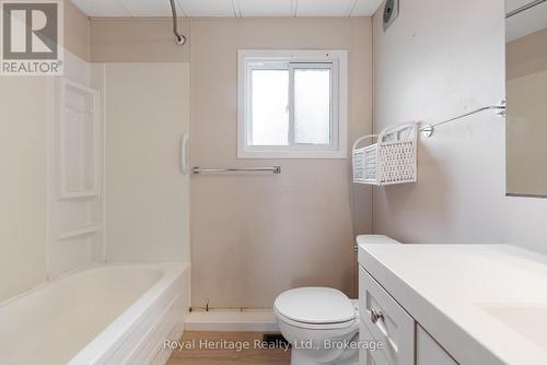 2 Fenelon Way, Kawartha Lakes (Lindsay), ON - Indoor Photo Showing Bathroom