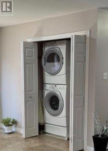 284 Exmouth Circle, London East (East L), ON - Indoor Photo Showing Laundry Room
