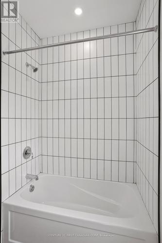Lot 33 Upper West Avenue, London South (South B), ON - Indoor Photo Showing Bathroom