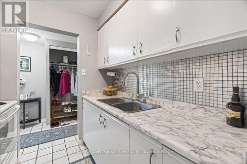 102 - 31 Victoria Street S, Strathroy-Caradoc (Nw), ON - Indoor Photo Showing Kitchen With Double Sink