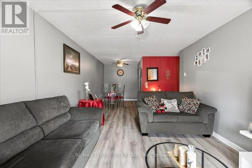 102 - 31 Victoria Street S, Strathroy-Caradoc (Nw), ON - Indoor Photo Showing Living Room