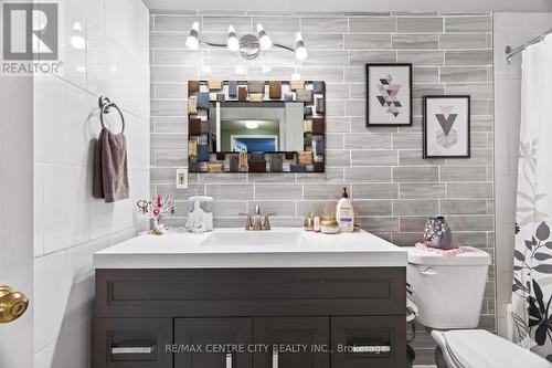 102 - 31 Victoria Street S, Strathroy-Caradoc (Nw), ON - Indoor Photo Showing Bathroom