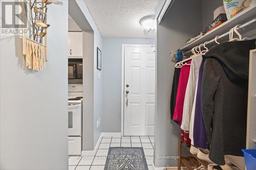 102 - 31 Victoria Street S, Strathroy-Caradoc (Nw), ON - Indoor With Storage