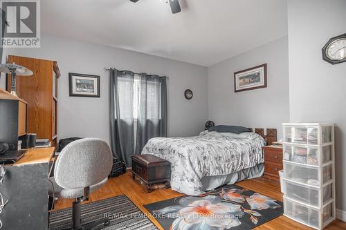 1692 Black Bay Road, Petawawa, ON - Indoor Photo Showing Bedroom
