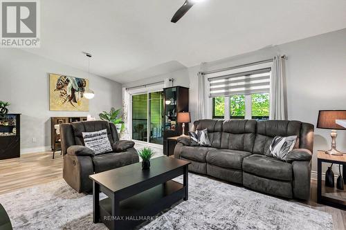 295 - 308 Masters Lane, Clarence-Rockland, ON - Indoor Photo Showing Living Room