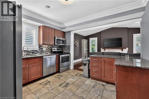 2102 Salma Crescent, Burlington, ON - Indoor Photo Showing Kitchen With Stainless Steel Kitchen
